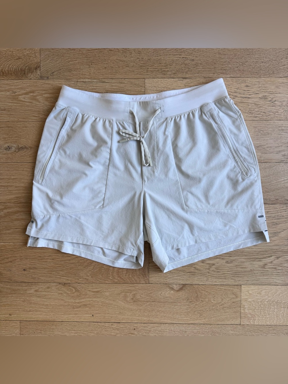 Men’s Lululemon White Drawstring Active Shorts